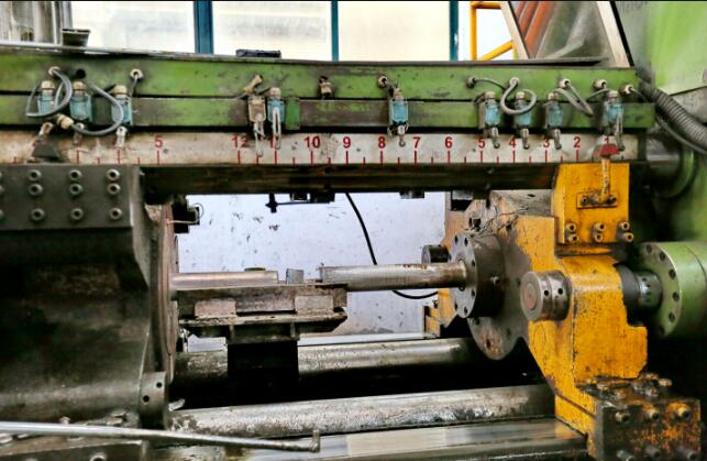 För det andra produktion av aluminiumprofiler, skräddarsydda aluminiumprofiler och utsökt bearbetningsteknik för specialformade profiler.